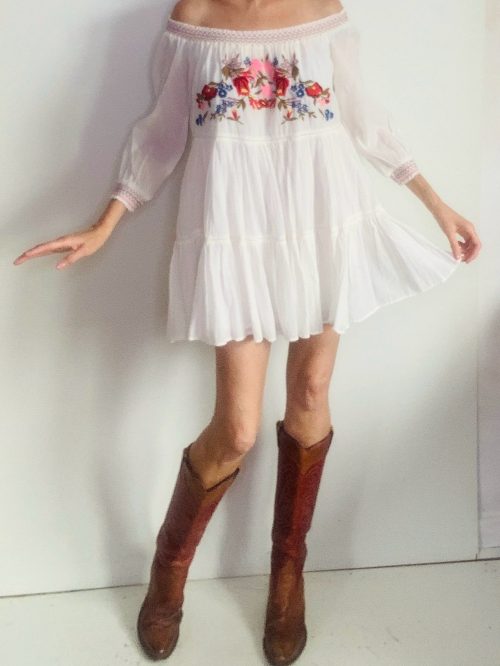 Sweeeeet Free People Embroidered Mini Dress. 💐💐💐💐💐💐